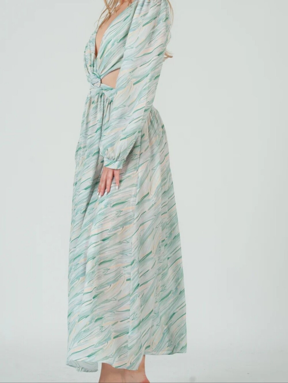 Ring-Front Maxi Dress in Mint Wave Print - Picture 3 of 4